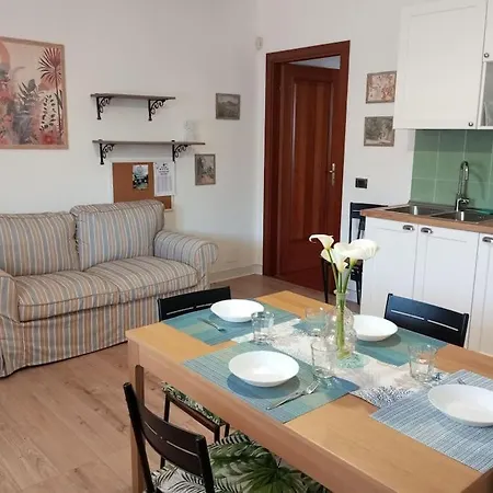 Apartment Ines Tra Mare E *